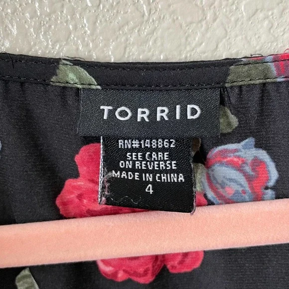 Torrid Rose Floral Blouse Plus Size 4X Black Red Surplice Babydoll Short Sleeve - Picture 9 of 10